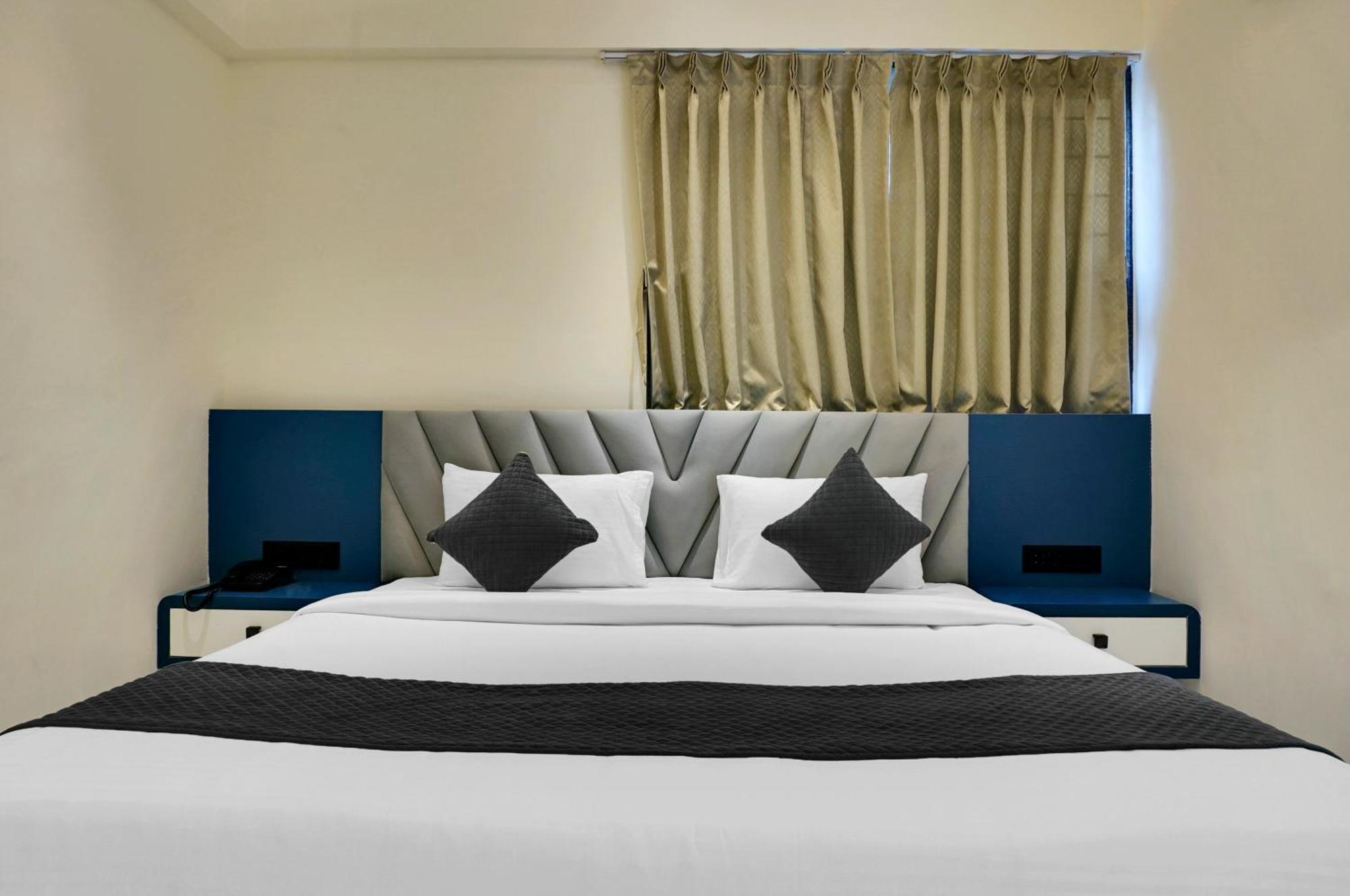 Palm Suites Baner- Indian Nationals Only Pune Exteriör bild
