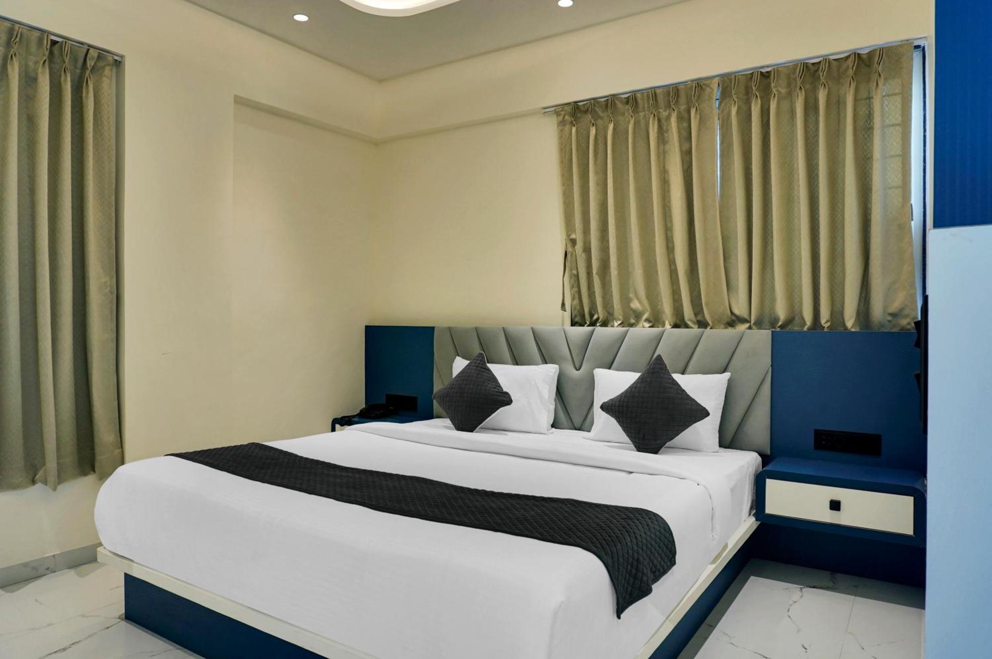 Palm Suites Baner- Indian Nationals Only Pune Exteriör bild