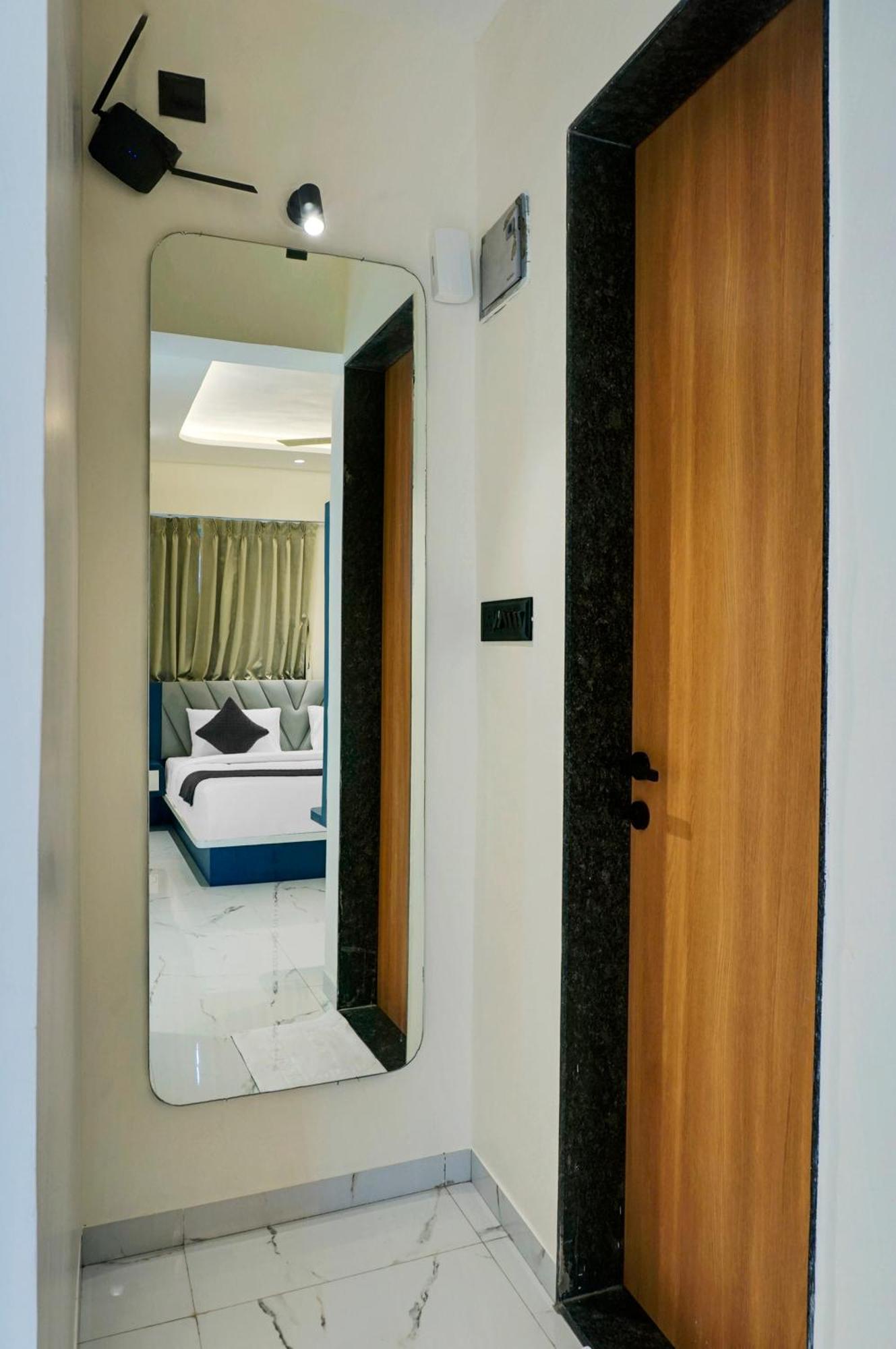 Palm Suites Baner- Indian Nationals Only Pune Exteriör bild