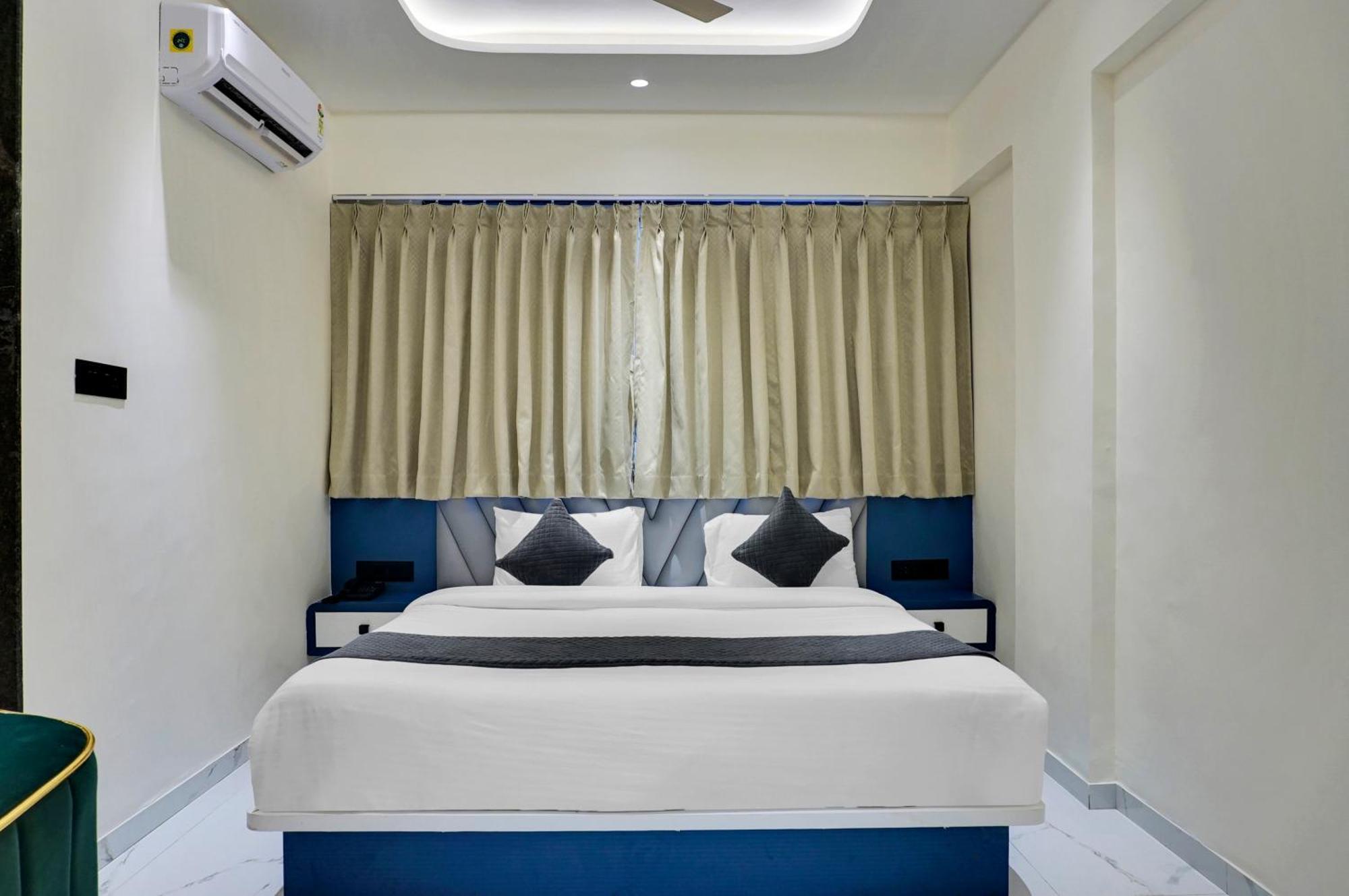 Palm Suites Baner- Indian Nationals Only Pune Exteriör bild