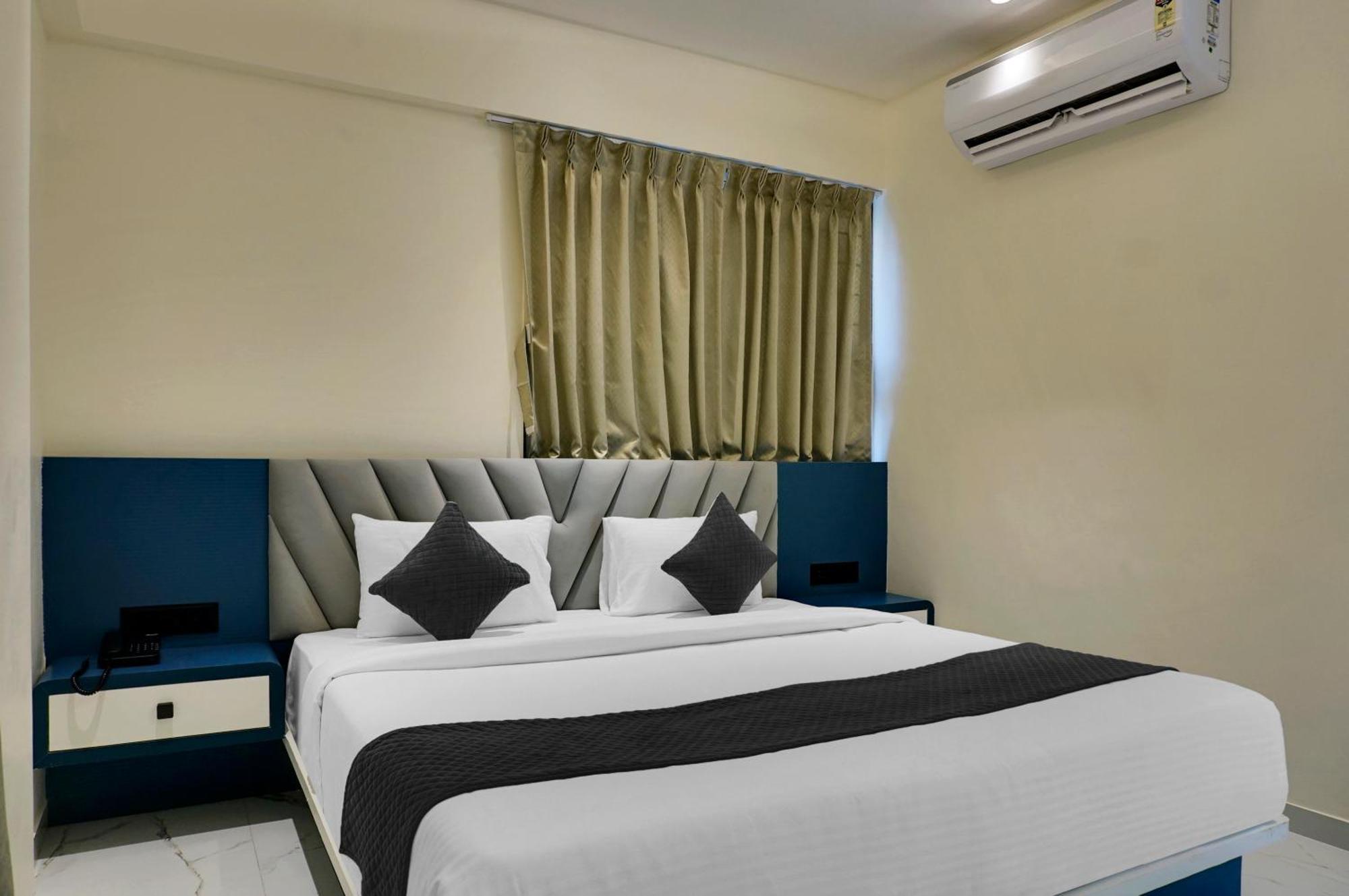 Palm Suites Baner- Indian Nationals Only Pune Exteriör bild