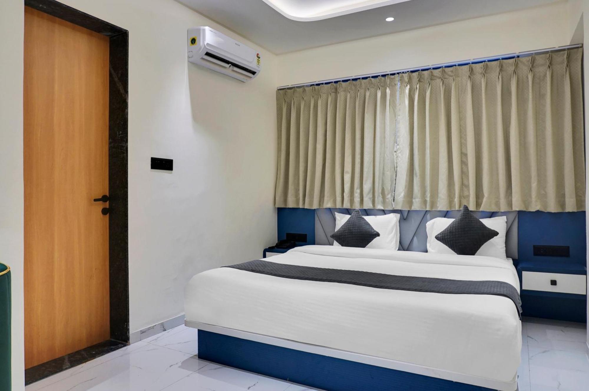 Palm Suites Baner- Indian Nationals Only Pune Exteriör bild