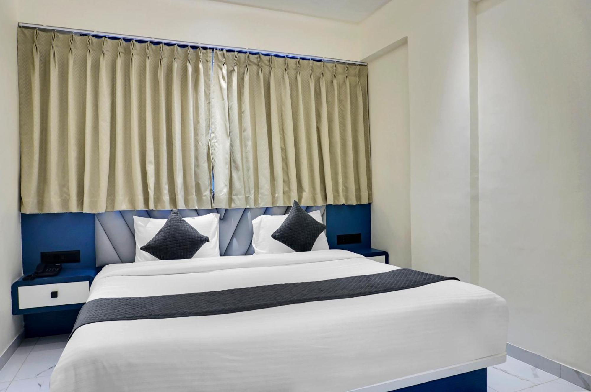 Palm Suites Baner- Indian Nationals Only Pune Exteriör bild