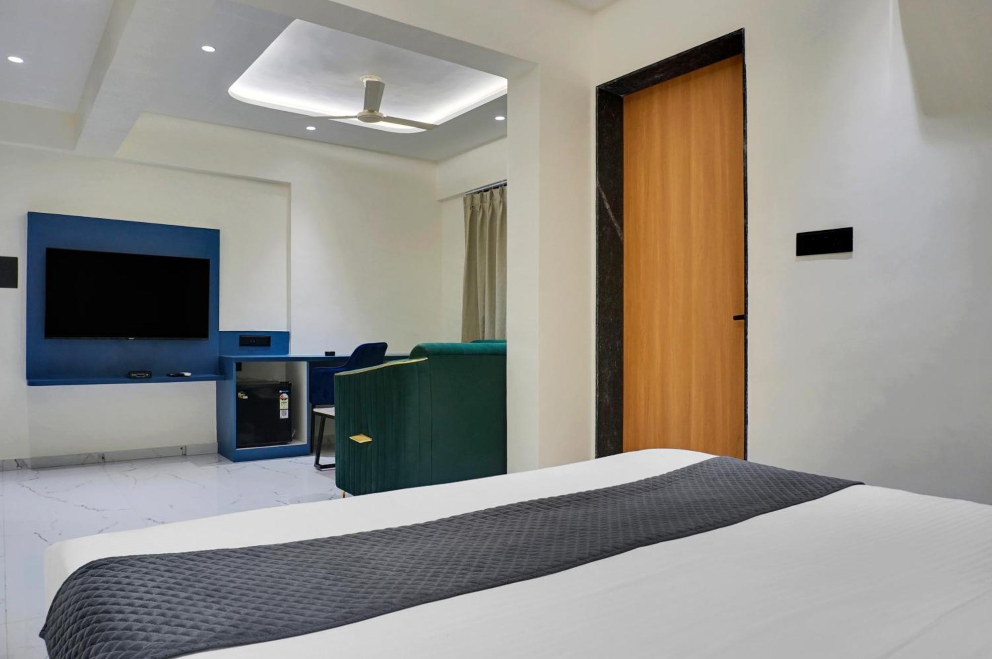 Palm Suites Baner- Indian Nationals Only Pune Exteriör bild
